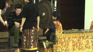 Ciaaattt...a blind man plays the balinese gamelan in belgium