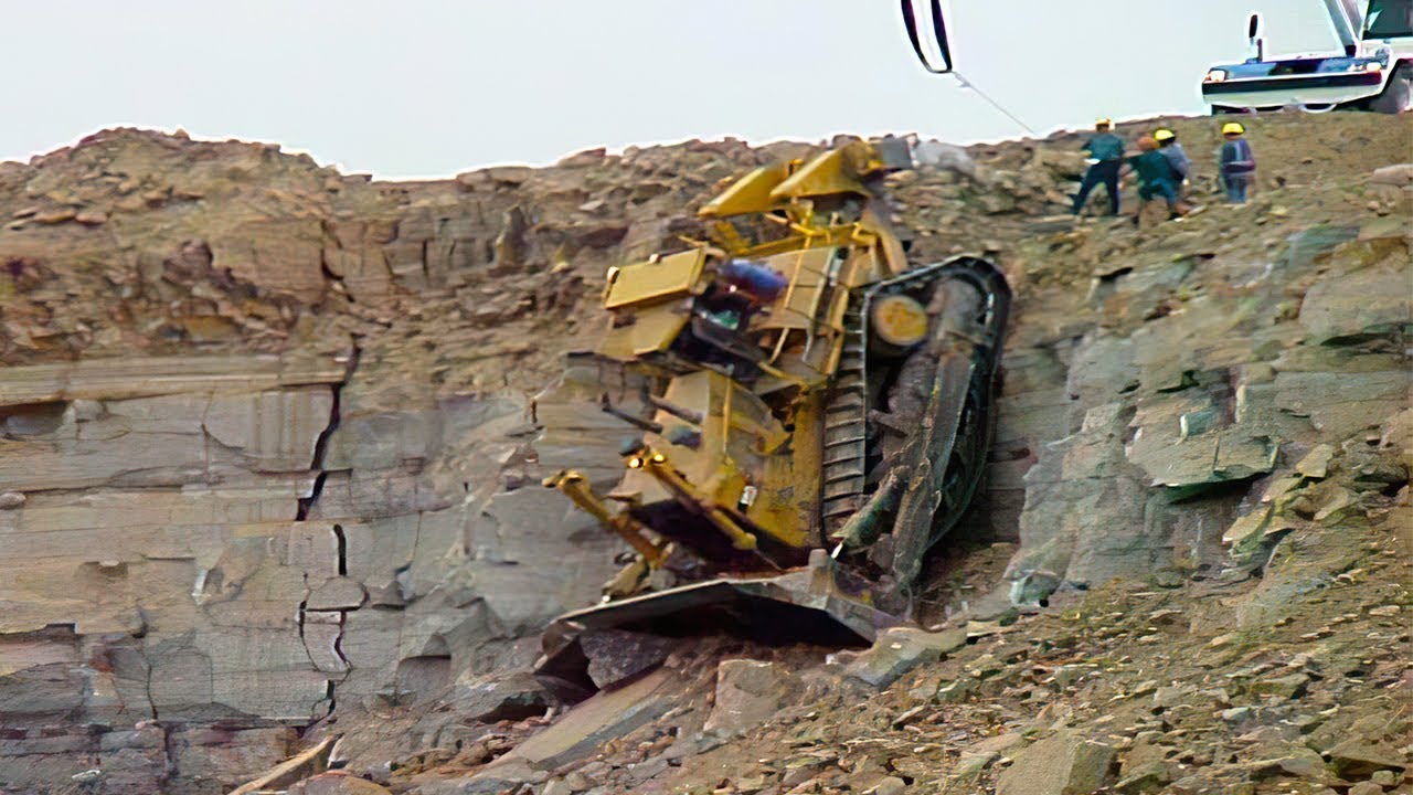 Extreme Dangerous Idiots Crane & Excavator Skills Fails Compilation ...