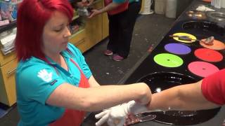 Niagara Falls, ON    Making a wax hand on Clifton Hill