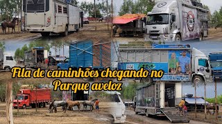 FILA DE CAMINHÕES CHEGANDO NO PARQUE AVELOZ CAMPEONATO BET ESPORTE PE PB DE VAQUEJADA