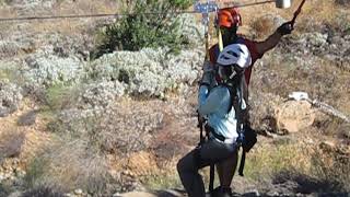 「骷髏峽谷高空滑索」（Skull Canyon Zipline） 的滑索演練