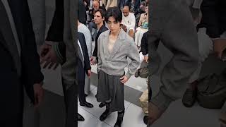 Cha eu woo em Paris na Fashion Week na coleção Verão! #chaeunwoo #famosos #fashionweek2023 #shorts