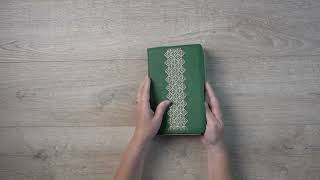 Biblia ultrafina NTV de zíper, con Filament | LeatherLike, Emerald Green, Red Letter