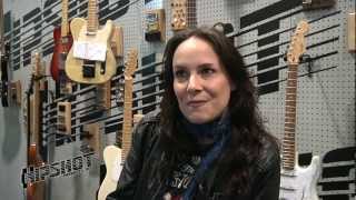 Jennifer Young from the Travis Larson Band endorses Hipshot