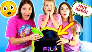 ¿QUÉ HAY EN LA MOCHILA DE ERIKA? | Reaccionando a lo que lleva! | Yippee Family