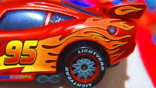 Disney CARS 2 Lightning McQueen Metallic Finish Toys R Us Exclusive Disney Pixar Toy Review Mattel