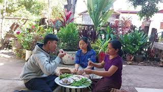 กินข้าวเที่ยงนำกันเด้อพี่น้องกับตำหมากหุ่งหมกเขียดแช่บๆพี่น้อง