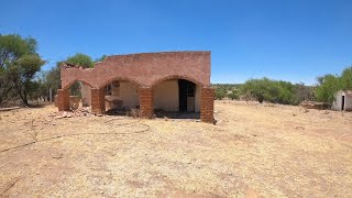 Casa abandonada en medio del campo