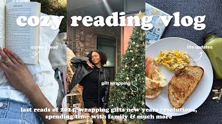 *cozy* reading vlog ❄️✨📖 last reads of 2024, gift wrapping and the holidays