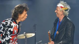 Keith Richards Makes a Mistake & Mick Jagger Stops the Show