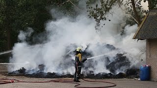 Sappemeer - Bult met stro in brand op de Kleinemeersterstraat