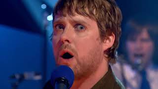 Kaiser Chiefs - I Predict A Riot (Live on Jools Holland 27/05/05)