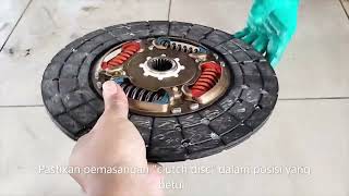 Cara menukar clutch lining toyota Hilux revo.