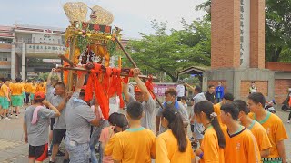 【萬丹萬惠宮天上聖母進入《萬新國中》~由校長帶領學生一起鑽轎腳~祈求平安】辛丑年屏東萬丹萬惠宮天上聖母三十六庄平安遶境