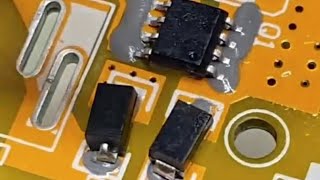 Soldering smd doide and ic #smd #doide #ic #electronic #shorts