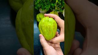 How to cut Chayote perfectly😱 #youtubeshorts #trending #shorts #makeba