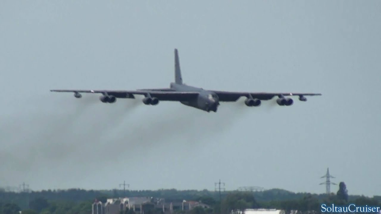 USAF B-52 Low Approach & Fly-By At Berlin Schoenefeld Airport (full HD ...