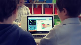 Simple maze video game tutorial with makecode (bilingual)