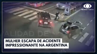 Mulher escapa de acidente impressionante na Argentina | Jornal da Band