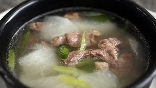 Beef and Radish Soup (Soegogi Muguk: 쇠고기무국)