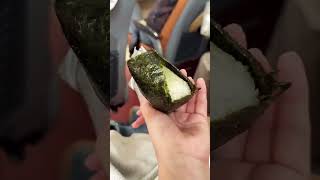 How to Eat Taiwan 7-11 Rice Ball #taiwanfood #Taiwan 7-11