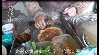 大姐3平方小屋内卖鸡蛋饼，生意红火，做半辈子生意大姐说闲不住