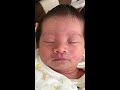 新生児 生後1ヶ月の赤ちゃん微笑 ニヤッ