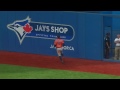 hou@tor springer reaches up to make running grab