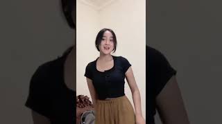 DANCE TIK TOK VIRAL CEWEK NYA MANIS BANGET#shorts