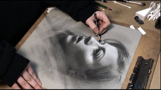 Portrait Drawing in Charcoal and Pastel / Kate Zambrano