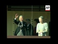 Emperor and family appear for New Year greetings