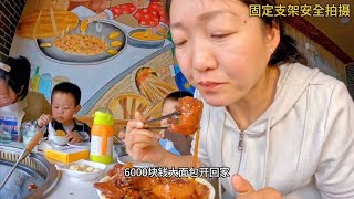 香辣铁锅炖肉四个人吃撑才50多块钱，6000块钱买大面包车改房车