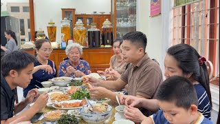 AUNT EIGHT PREPARED A PLATTER OF SEAFOOD FOR THE WHOLE FAMILY - GRANDPARENTS CAME TO VISIT BABY LEO