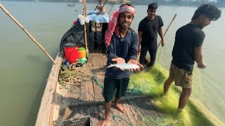 আজ নদীতে জাল দিয়ে এত ইলিশ মাছ পাবো ভাবিনি 🐟🐟😱😱 || শীত কালের তাজা ইলিশ ধরলাম || #nodirtirevlog