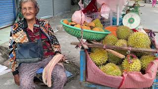 អាណិតលោកយាយ បុប្ផា ណាស់ ចាស់ហើយ នៅខំតស៊ូលក់ដូរតាមផ្សារទៀត