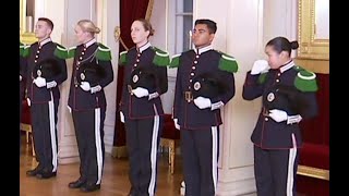 Hans Majestet Kongens Garde - soldat nyser (King's guard sneezing)