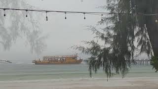 សម្រស់សមុទ្រពេលមេឃភ្លៀងHow beautiful ocean when raining