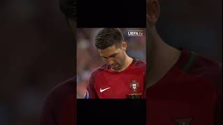 Ronaldo motivating João Moutinho before a huge penalty