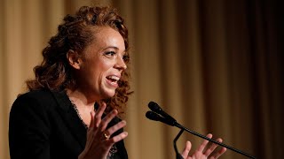 Comedian Michelle Wolf stuns media with attack on Trump's team