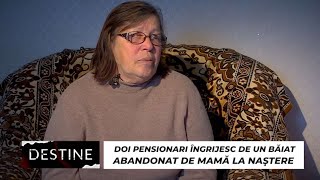 DESTINE: Doi pensionari îngrijesc de un băiat bolnav abandonat de mamă la naștere