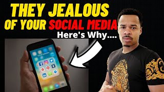 5 SIGNS SOMEONE IS JEALOUS OF YOU ON SOCIAL MEDIA!! (FACTS✅)
