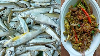 খৰিচাৰ সৈতে সৰু মাছৰ জুতি//Small Fish Fry with Bamboo Shoot