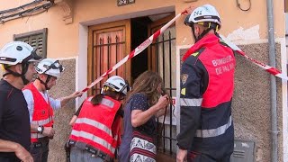 Un esbucament als baixos d'un edifici obliga a dessallotjar vuit persones al Barri de Sant