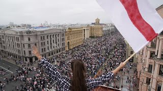 Una multitud vuelve a desafiar a Alexandr Lukashenko en Bielorrusia