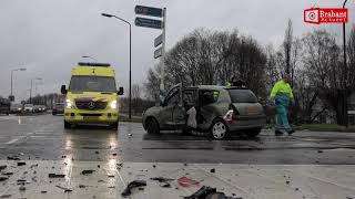 (VIDEO) 13-01-2019 Twee lichtgewonden en flinke ravage na ongeval Oosterhoutseweg Raamsdonksveer