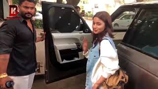 Alia Bhatt, Ranbir Kapoor s Sister Riddhima Kapoor And Rohit Roy s Family Arrive in Kromakey Juhu