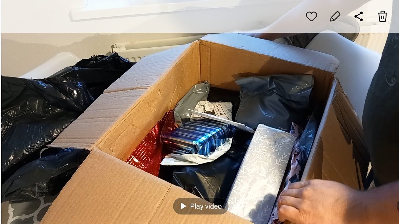 What's Inside A £100 Mystery Box?...Unclaimed Lost Mail, Unopened ...