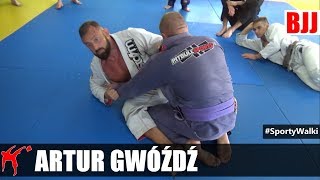 Techniki BJJ: Artur Gwóźdź prezentuje 'sweep nożycowy'