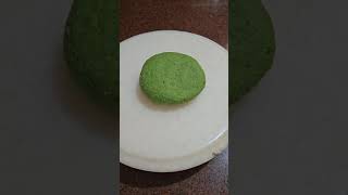 Palak se banae yah deginer  puri  # crispy and tasty  # bahut jyada  swadisht  lagti  hi # u tube sh