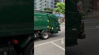 日本的垃圾車嗎？ 這麼乾淨可愛 Garbage truck in Japan? Wow it’s cute!￼